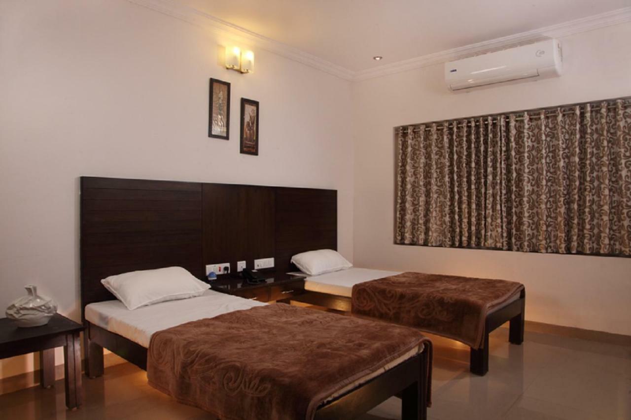 Vinay Residency Hotel Sindhnur Exterior foto